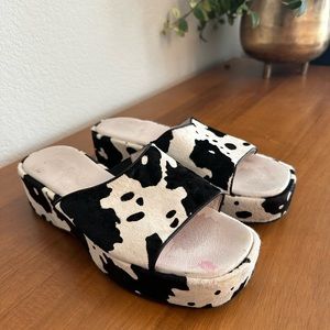 Lisa Says Gah Cowprint Platform Sandals Size 9